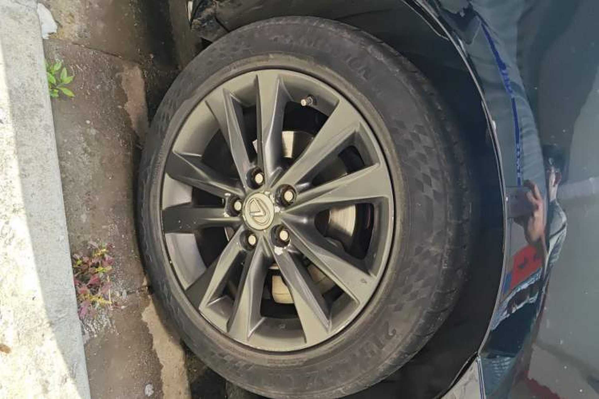 Used Lexus ES 2010 240 Elegant Edition Right Front Wheel Hub