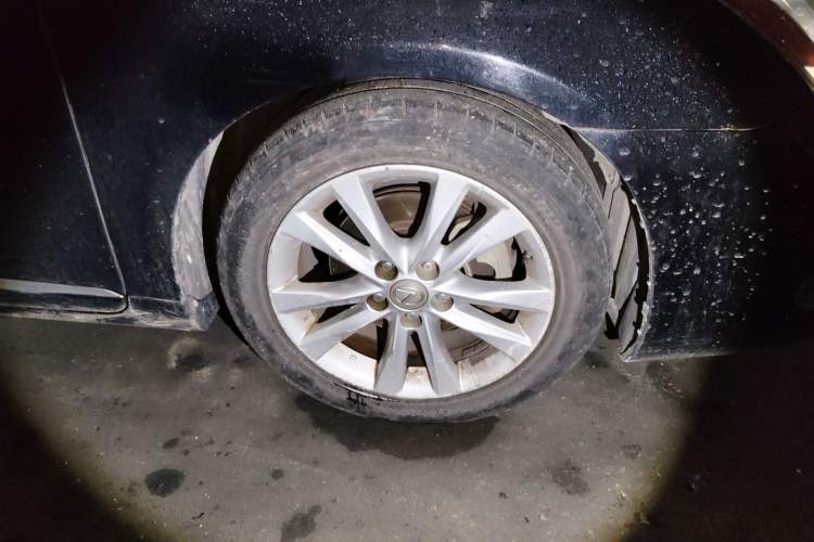 Used Lexus ES 2010 240 Elegant Edition Right Front Wheel Hub