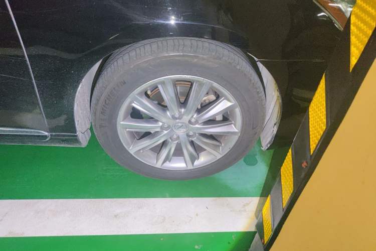 Used Lexus ES 2010 240 Luxury Edition Right Front Wheel Hub