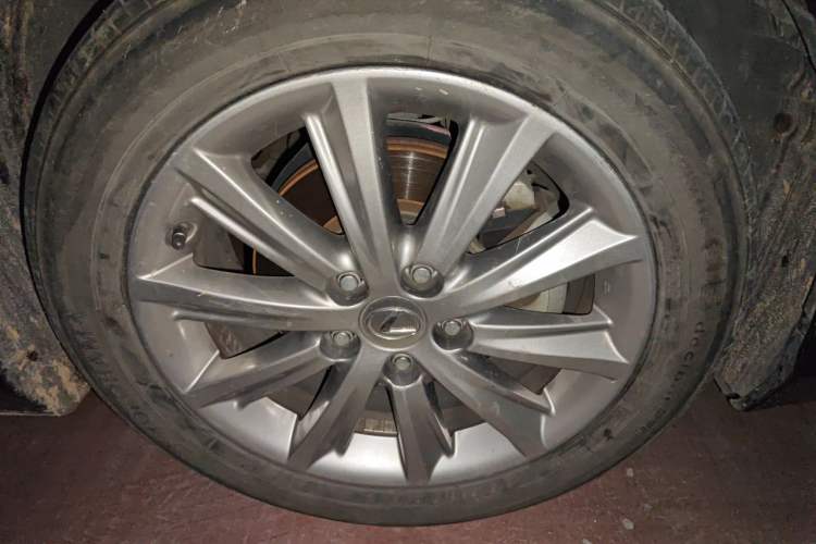 Used Lexus ES 2010 240 Luxury Edition Right Front Wheel Hub