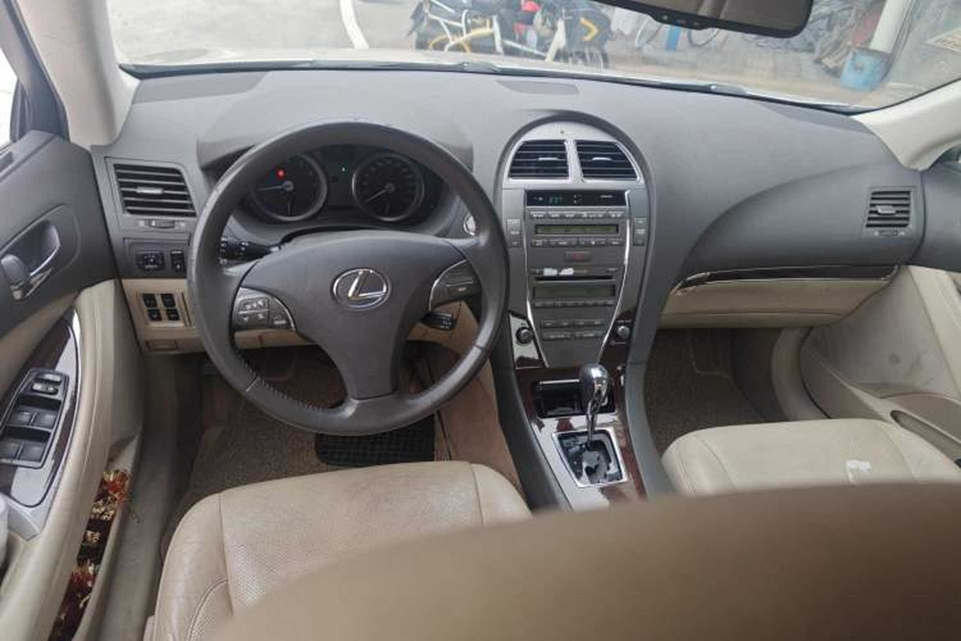 Used Lexus ES 2010 240 Elegant Edition Center Console