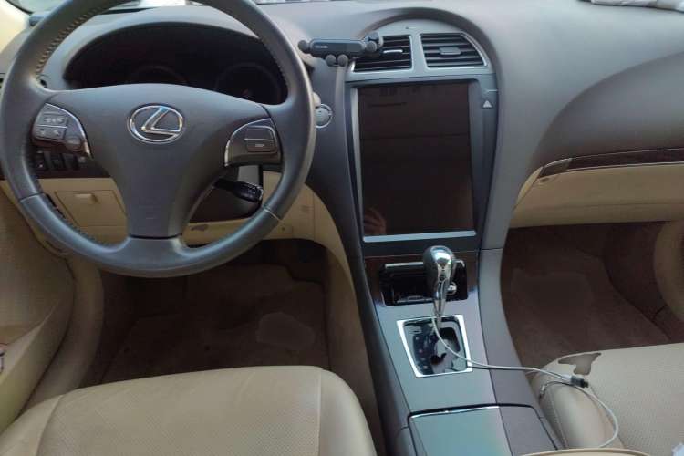 Used Lexus ES 2010 240 Elegant Edition Center Console