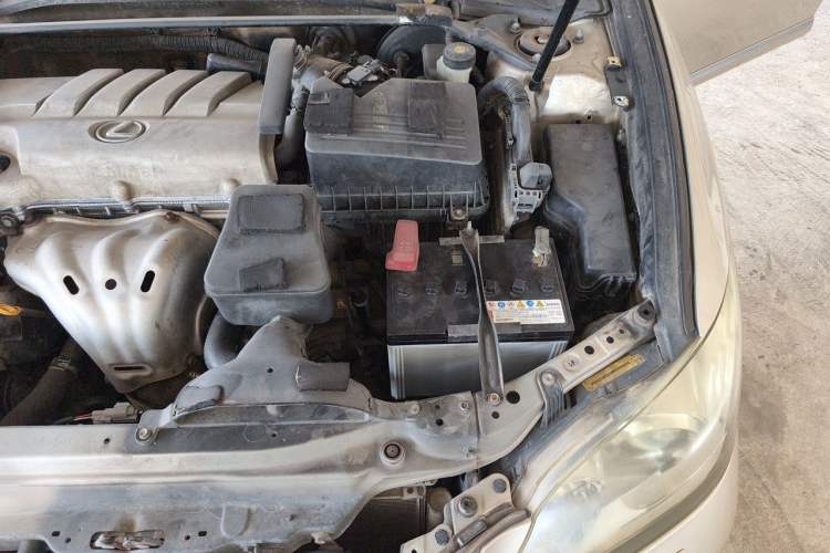 Used Lexus ES 2010 240 Luxury Edition Engine Bay Left