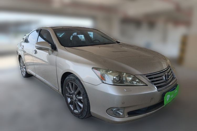 Used Lexus ES 2010 240 Luxury Edition Front Right 45 Deg