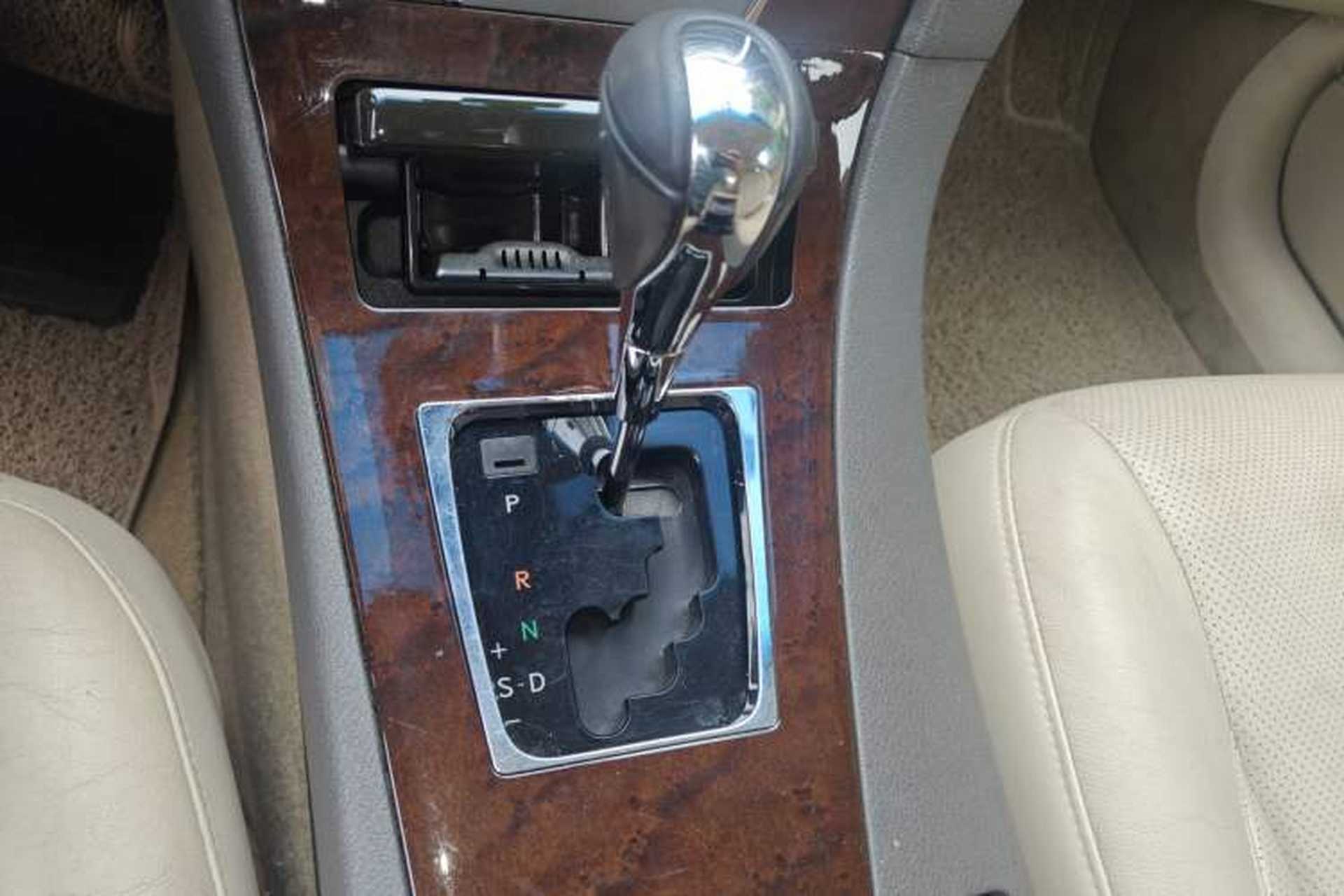 Used Lexus ES 2010 240 Elegant Edition Gear Lever