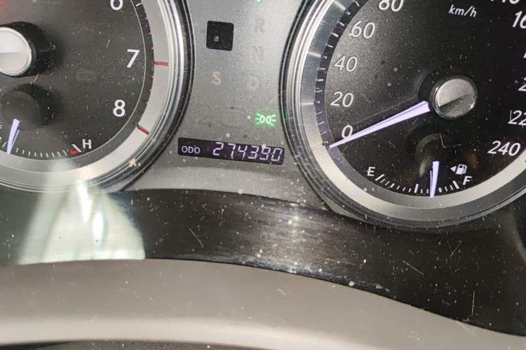 Used Lexus ES 2010 350 Elegant Edition Odometer Close Up