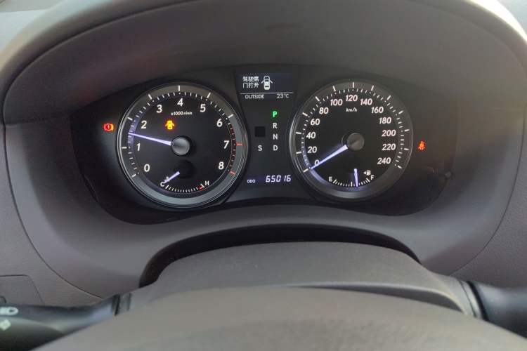 Used Lexus ES 2010 240 Elegant Edition Odometer Close Up
