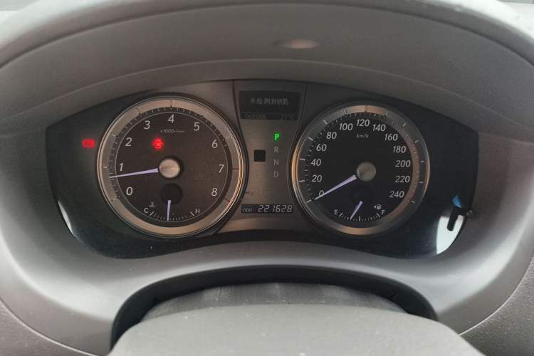 Used Lexus ES 2010 240 Elegant Edition Odometer Close Up
