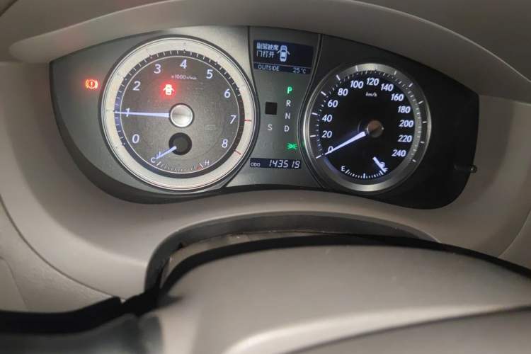 Used Lexus ES 2010 350 Prestige Edition Odometer Close Up