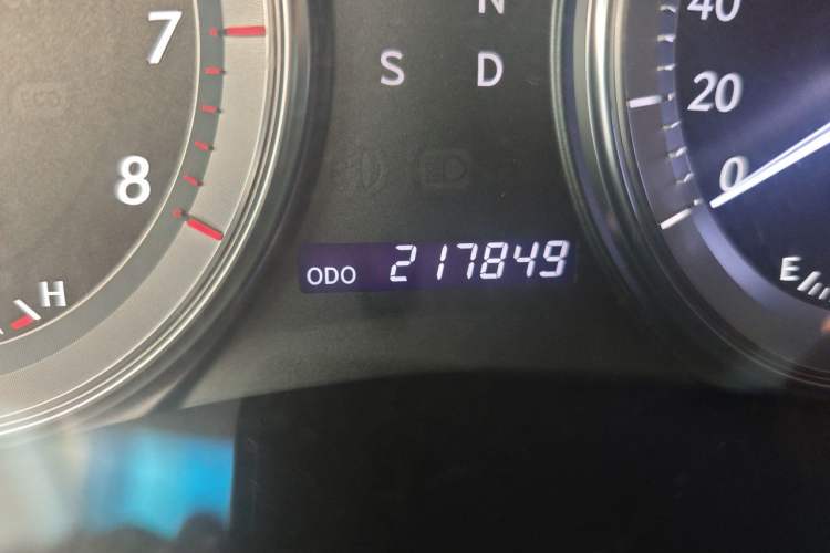 Used Lexus ES 2010 240 Luxury Edition Odometer Close Up