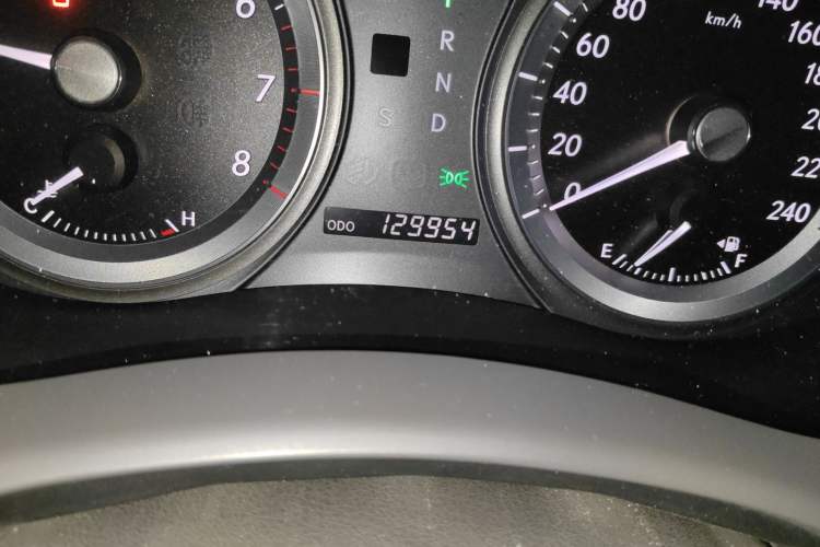 Used Lexus ES 2010 350 Prestige Edition Odometer Close Up