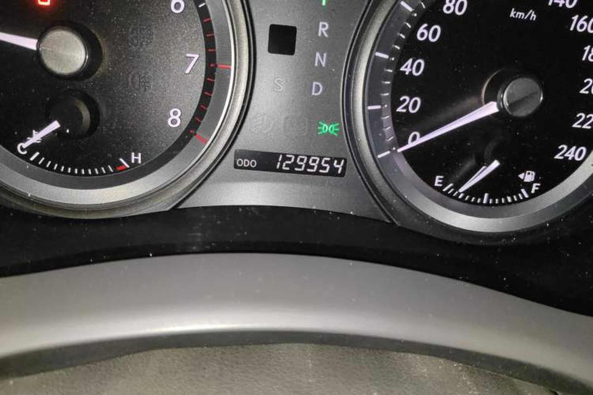 Used Lexus ES 2010 350 Prestige Edition Odometer Close Up