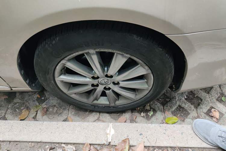 Used Lexus ES 2010 350 Elegant Edition Right Front Wheel Hub