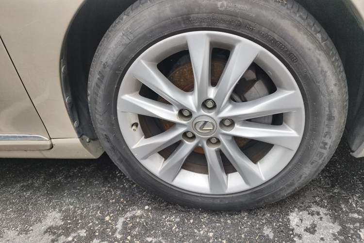 Used Lexus ES 2010 240 Elegant Edition Right Front Wheel Hub