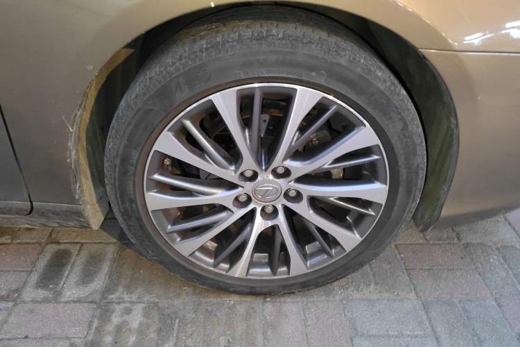 Used Lexus ES 2010 350 Prestige Edition Right Front Wheel Hub