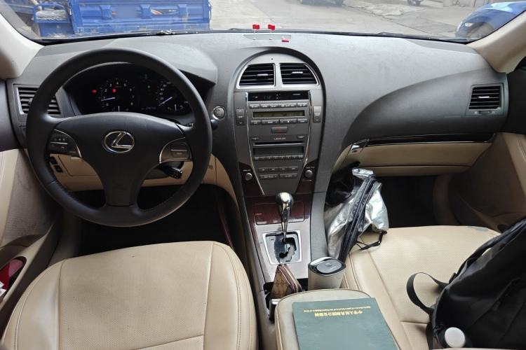 Used Lexus ES 2010 240 Elegant Edition Center Console