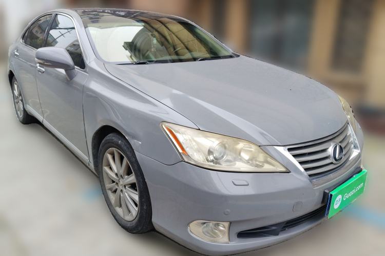 Used Lexus ES 2010 240 Luxury Edition Front Right 45 Deg