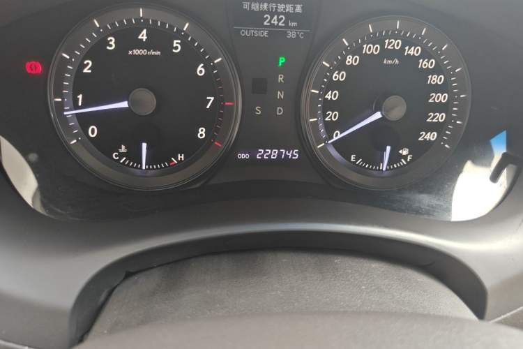 Used Lexus ES 2010 240 Elegant Edition Odometer Close Up