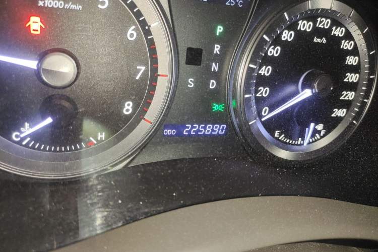 Used Lexus ES 2010 240 Elegant Edition Odometer Close Up