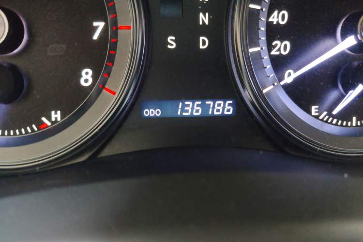 Used Lexus ES 2010 240 Luxury Edition Odometer Close Up