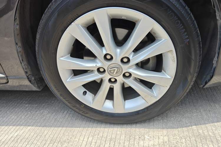 Used Lexus ES 2010 240 Elegant Edition Right Front Wheel Hub