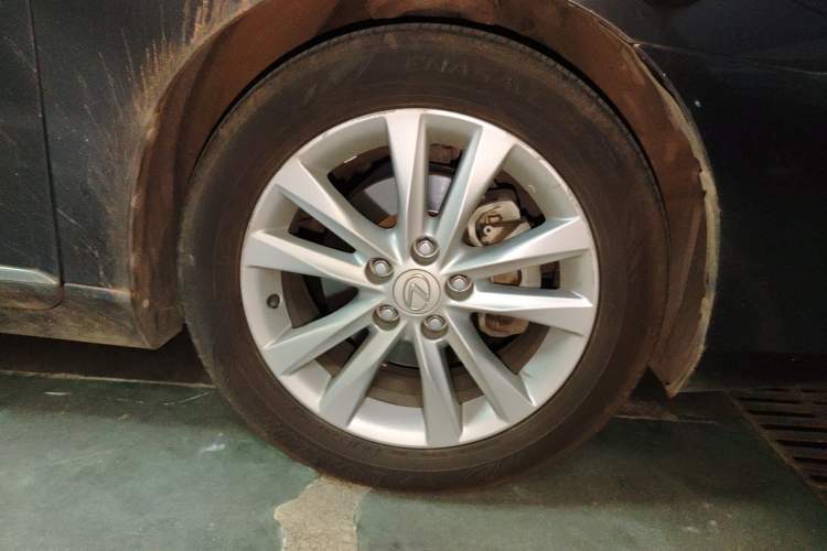 Used Lexus ES 2010 240 Elegant Edition Right Front Wheel Hub