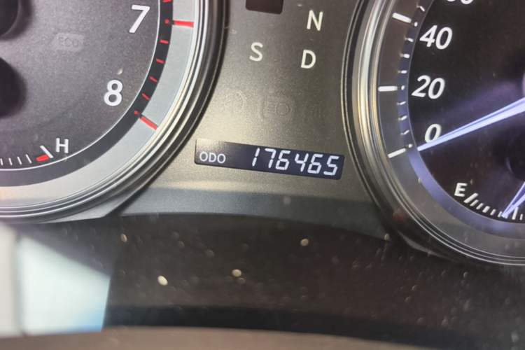 Used Lexus ES 2010 350 Luxury Edition Odometer Close Up