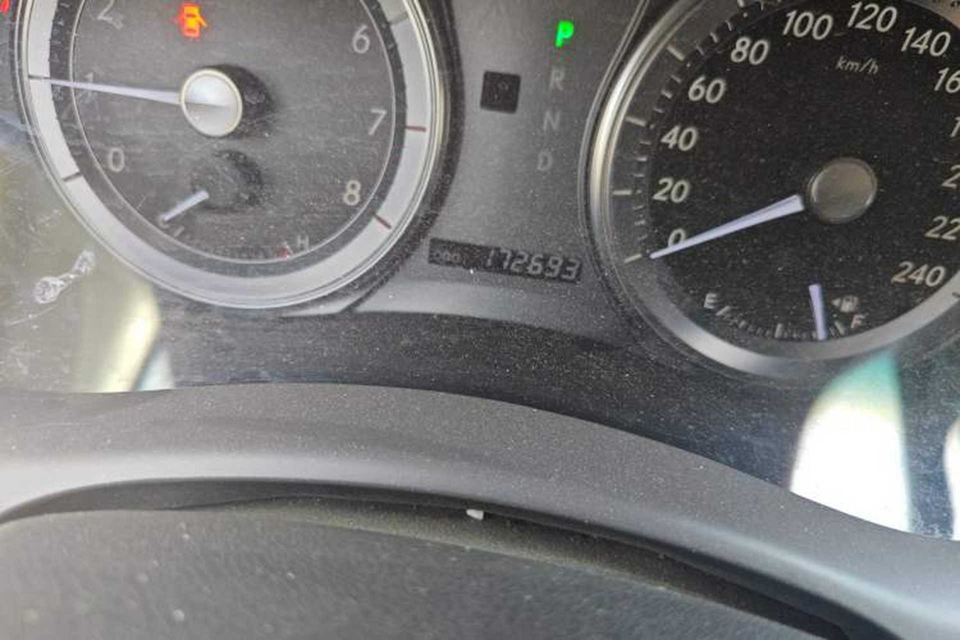 Used Lexus ES 2010 240 Elegant Edition Odometer Close Up
