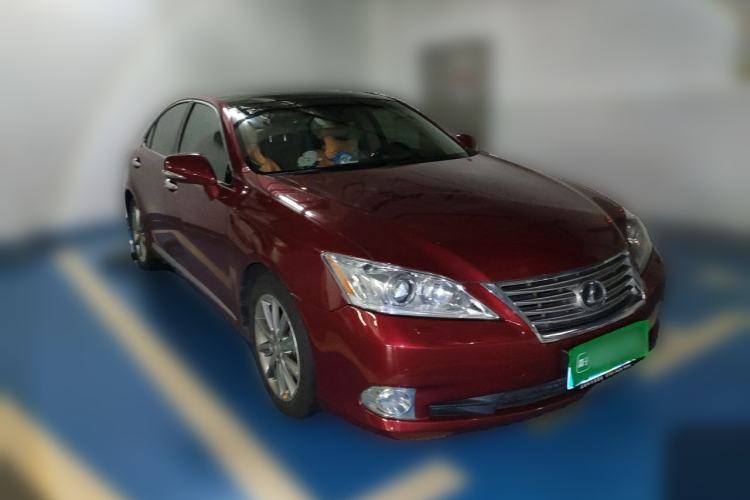 Used Lexus ES 2010 240 Luxury Edition Front Right 45 Deg