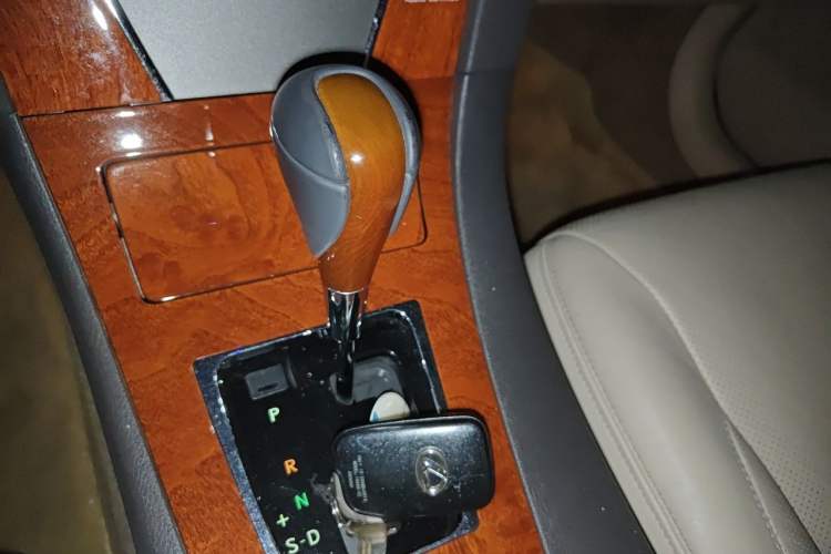 Used Lexus ES 2010 350 Elegant Edition Gear Lever