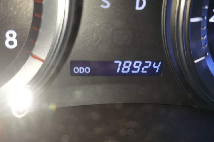 Used Lexus ES 2010 240 Luxury Edition Odometer Close Up