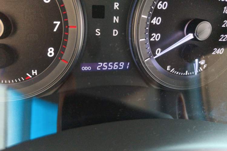 Used Lexus ES 2010 240 Luxury Edition Odometer Close Up