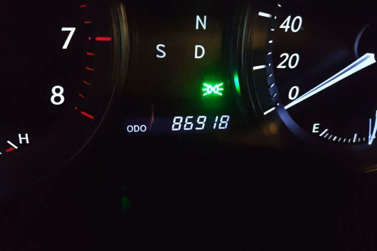 Used Lexus ES 2010 240 Luxury Edition Odometer Close Up