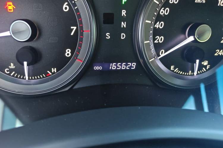 Used Lexus ES  Odometer Close Up