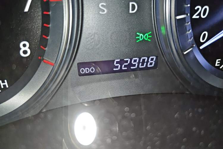 Used Lexus ES 2010 350 Elegant Edition Odometer Close Up