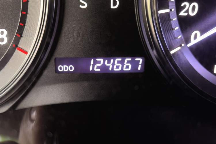 Used Lexus ES 2010 240 Luxury Edition Odometer Close Up
