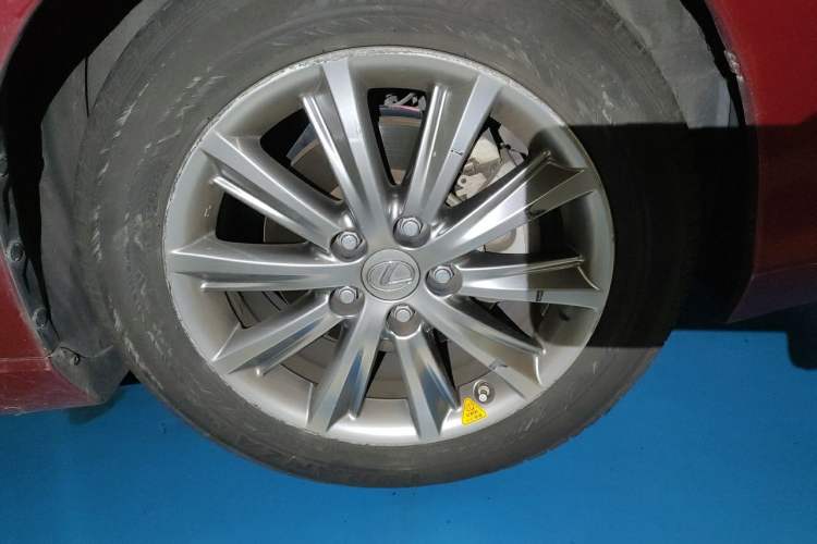 Used Lexus ES 2010 240 Luxury Edition Right Front Wheel Hub