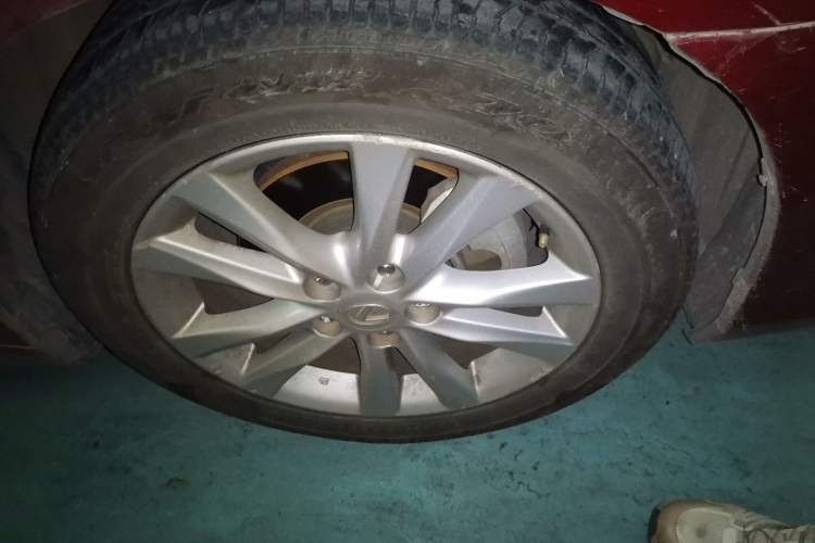 Used Lexus ES 2010 240 Luxury Edition Right Front Wheel Hub