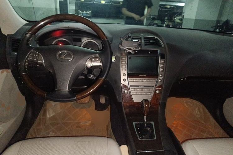 Used Lexus ES 2010 240 Luxury Edition Center Console