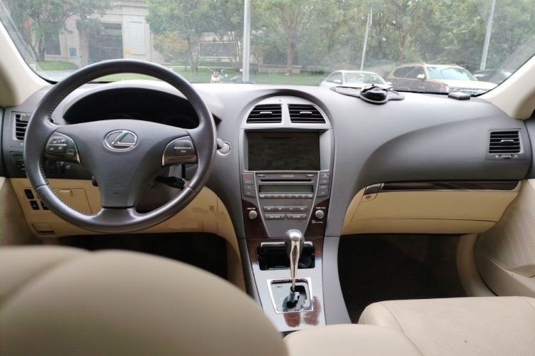 Used Lexus ES 2010 240 Elegant Edition Center Console