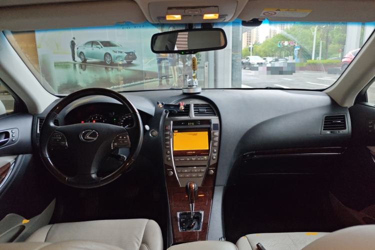 Used Lexus ES 2010 350 Prestige Edition Center Console