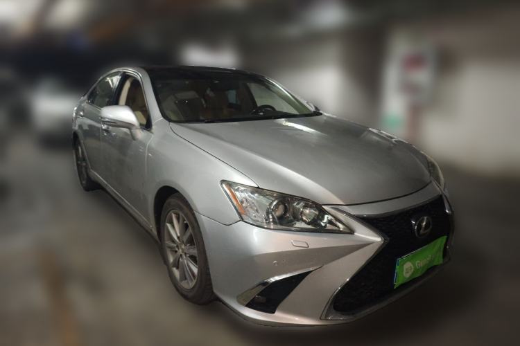 Used Lexus ES 2010 350 Prestige Edition Front Right 45 Deg