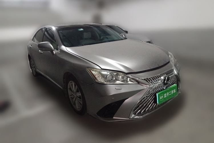 Used Lexus ES 2010 240 Luxury Edition Front Right 45 Deg