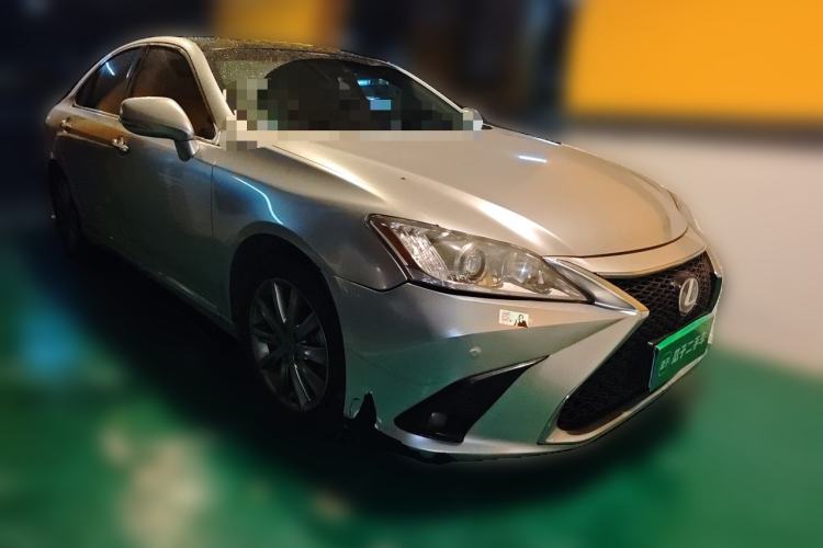 Used Lexus ES 2010 240 Luxury Edition Front Right 45 Deg