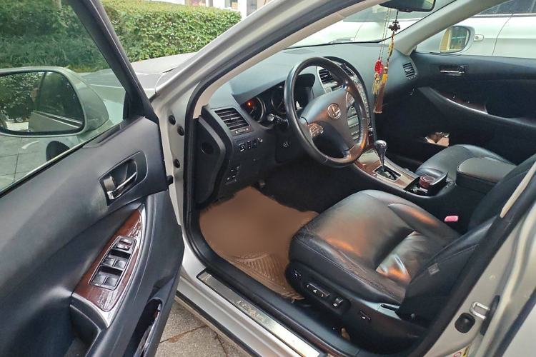 Used Lexus ES 2010 240 Elegant Edition Interior 3