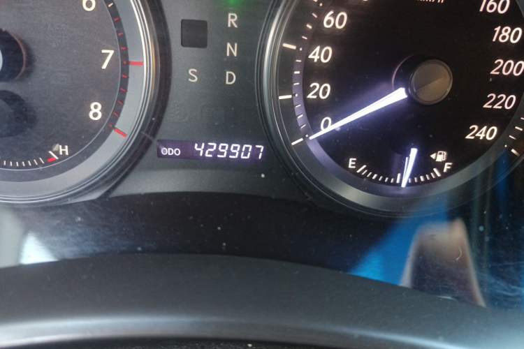Used Lexus ES 2010 350 Elegant Edition Odometer Close Up