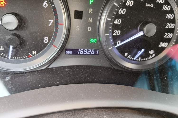Used Lexus ES 2010 240 Elegant Edition Odometer Close Up