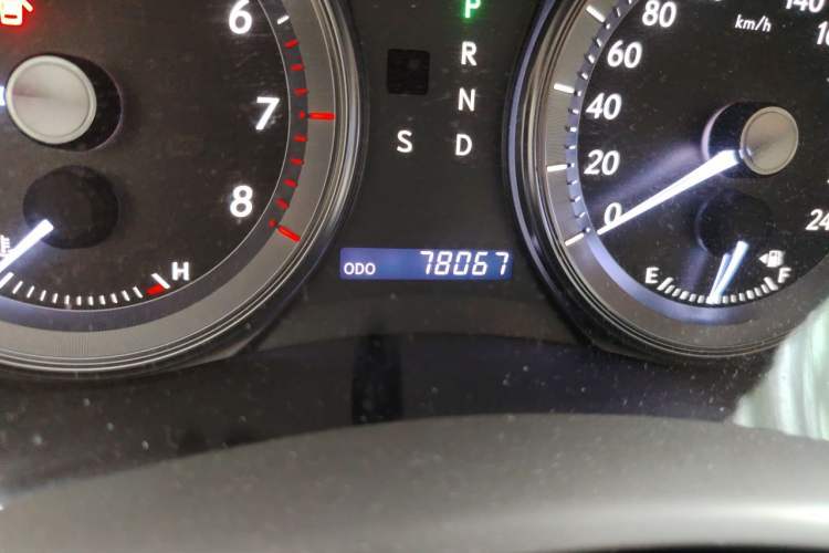 Used Lexus ES 2010 240 Elegant Edition Odometer Close Up
