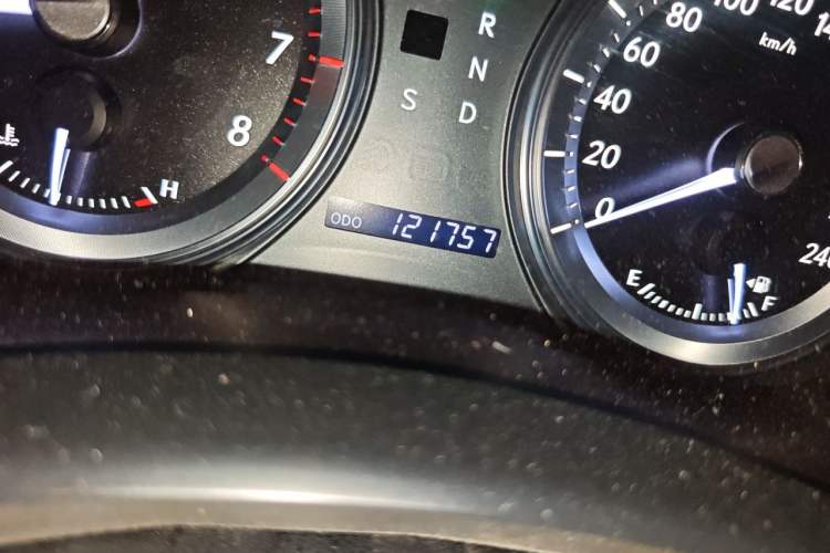 Used Lexus ES 2010 240 Luxury Edition Odometer Close Up