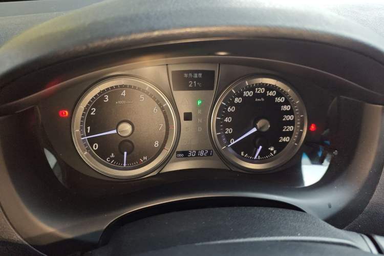 Used Lexus ES 2010 350 Prestige Edition Odometer Close Up